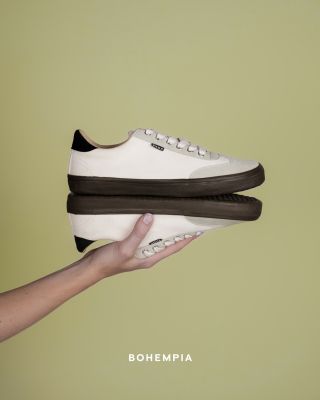 Clean lines. Bold contrast. Effortless vibe. 🤍🖤 FELIX White-Dark Gum – the barefoot sneakers that never miss a season. 👟✨...